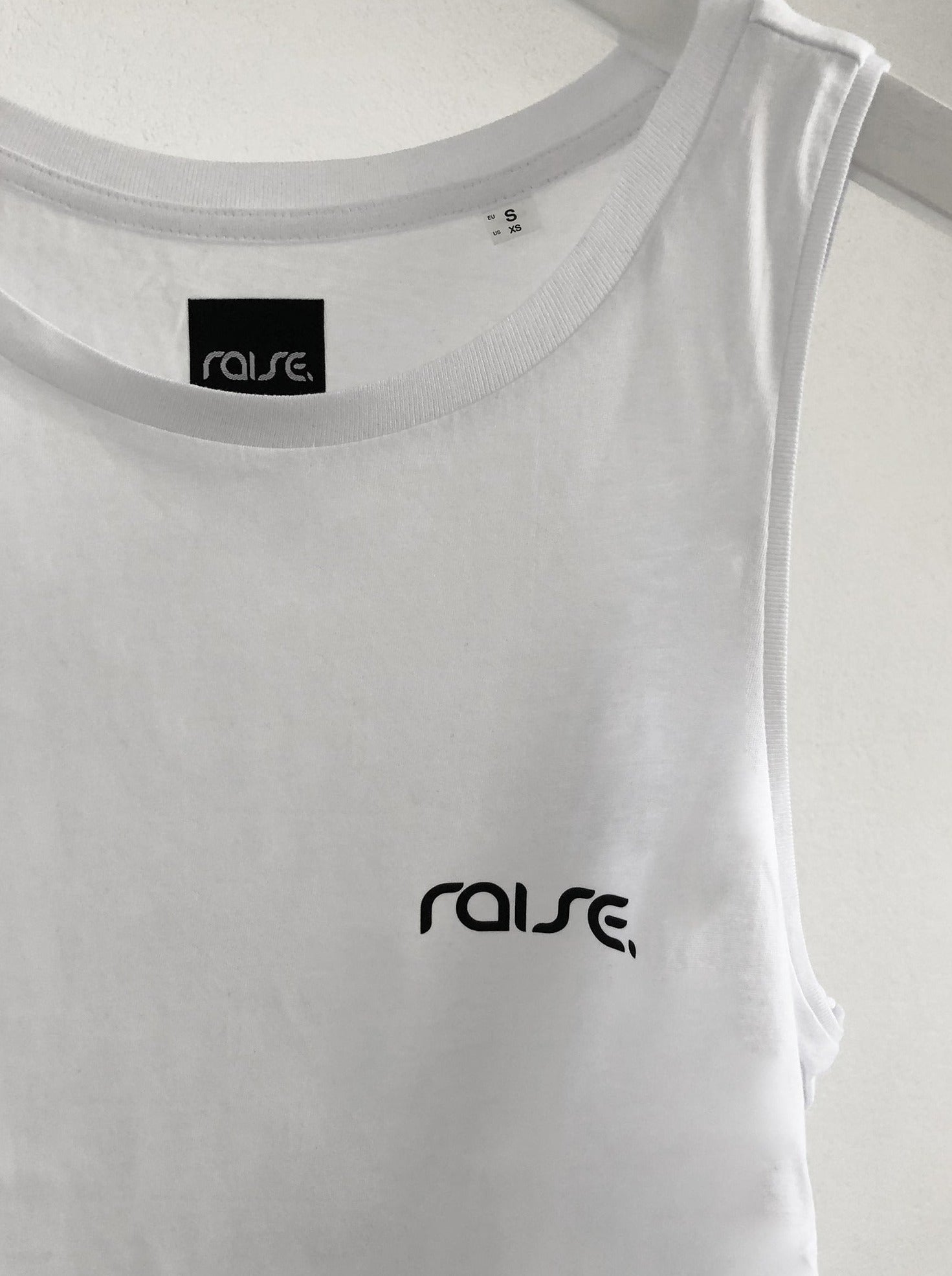 Weißes Oversize Tanktop aus Bio Baumwolle von raise Sportswear