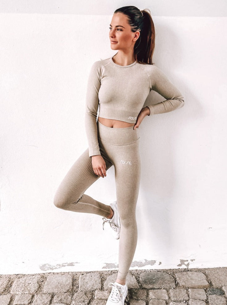 Beiges Seamless Crop Top von raise Sportswear