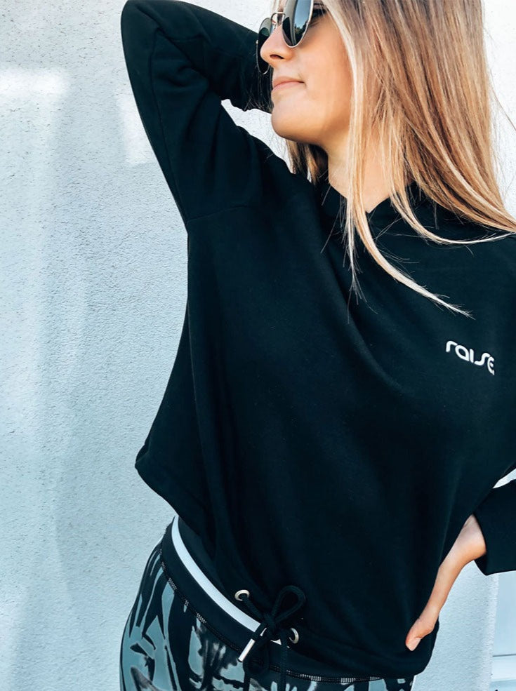 Schwarzer Hoodie von raise Sportswear mit Schnürung am Saum