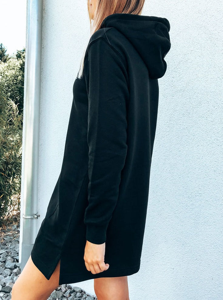 Schwarzes Hoodie Kleid mit Kängurutaschen von raise Sportswear