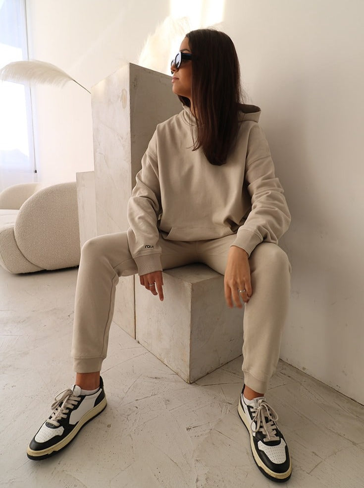 Beiger Oversize Hoodie von raise Sportswear mit Statement Print