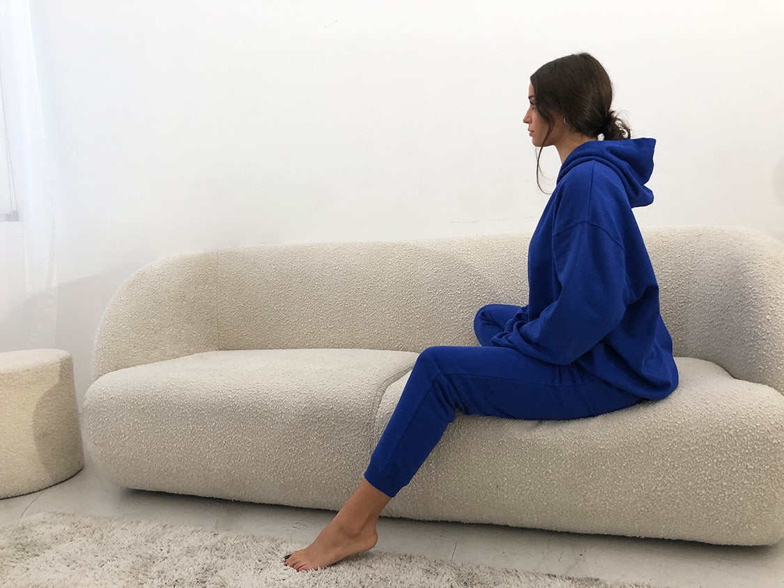 Blauer Oversize Hoodie mit Statement Print von raise Sportswear