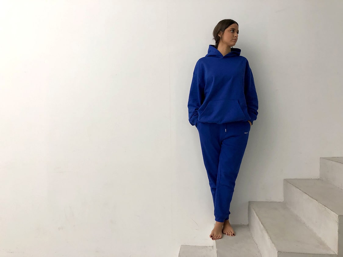 Blauer Oversize Hoodie mit Statement Print von raise Sportswear