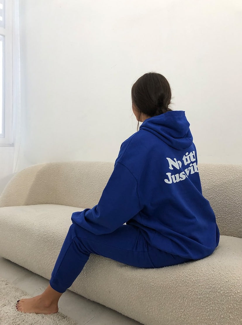 Blauer Oversize Hoodie mit Statement Print von raise Sportswear