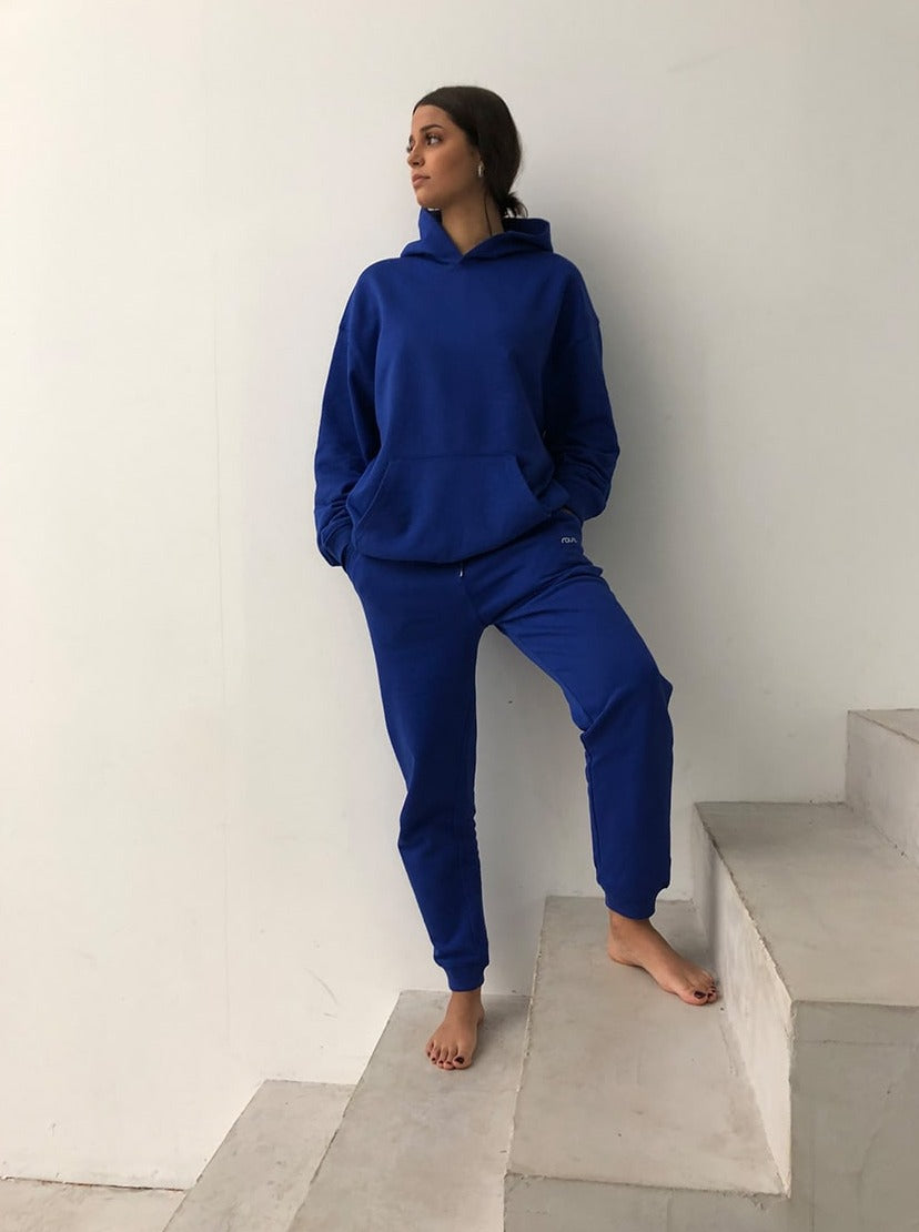 Blauer Oversize Hoodie mit Statement Print von raise Sportswear