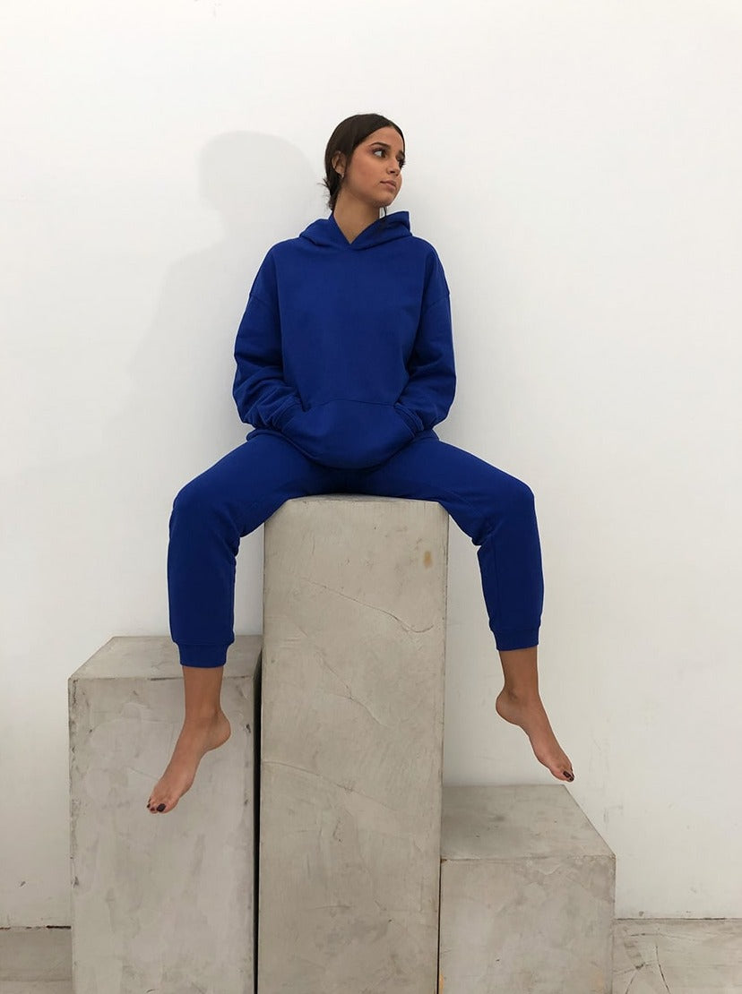 Blauer Oversize Hoodie mit Statement Print von raise Sportswear