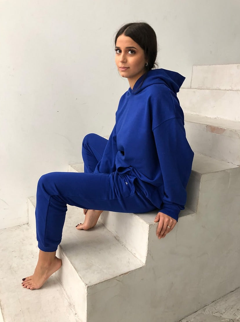Blauer Oversize Hoodie mit Statement Print von raise Sportswear
