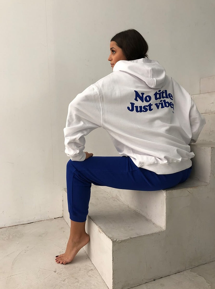 Weißer Oversize Hoodie mit Statement Print von raise Sportswear