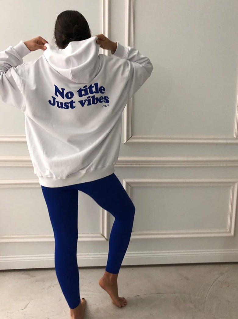 Weißer Oversize Hoodie mit Statement Print von raise Sportswear