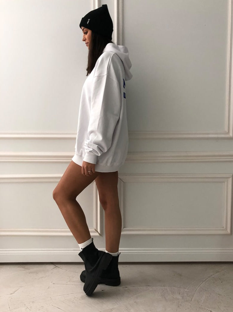 Weißer Oversize Hoodie mit Statement Print von raise Sportswear