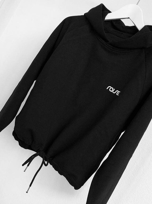 Schwarzer Hoodie von raise Sportswear mit Schnürung am Saum