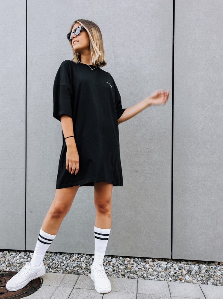 Schwarzes Oversize T-Shirt Kleid von raise Sportswear